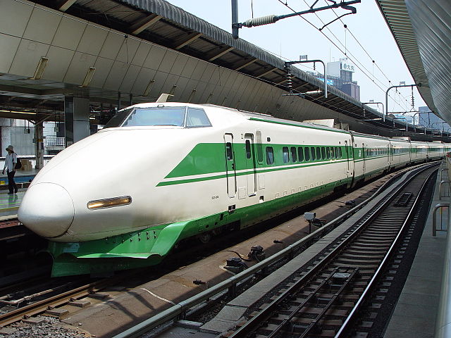A 200 series Shinkansen, with a bullet-shaped nose