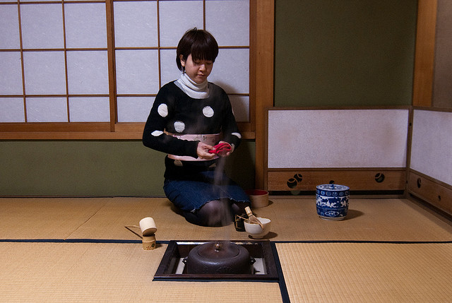 A women performing a tea ceremony