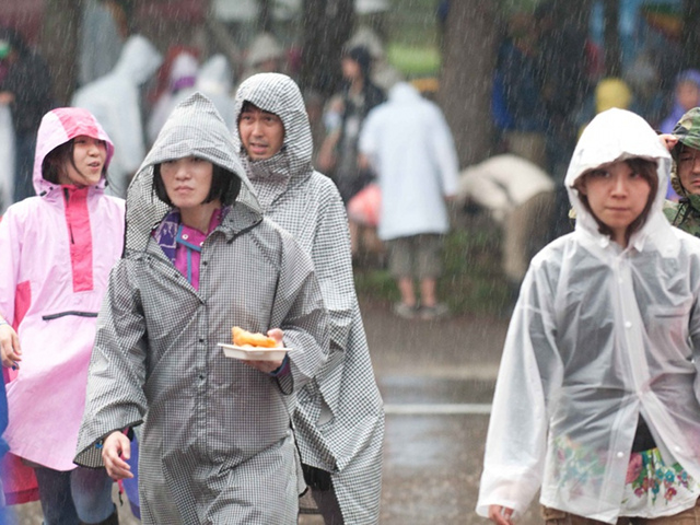 People in the rain at the Fuji Rock Festival