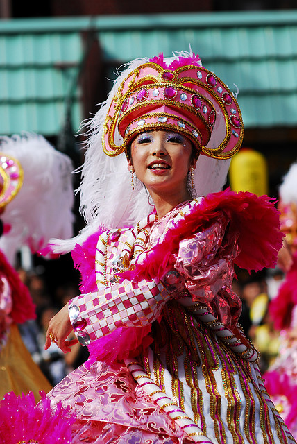 A samba dancer in an elaborate pink costume with a headdress