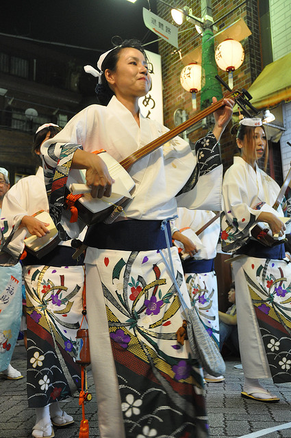 Women playing the shamisen at Koenji Awaodori
