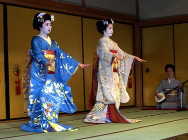 Maiko dance to the accompaniment of a Shamisen, in the Gion district of Kyoto