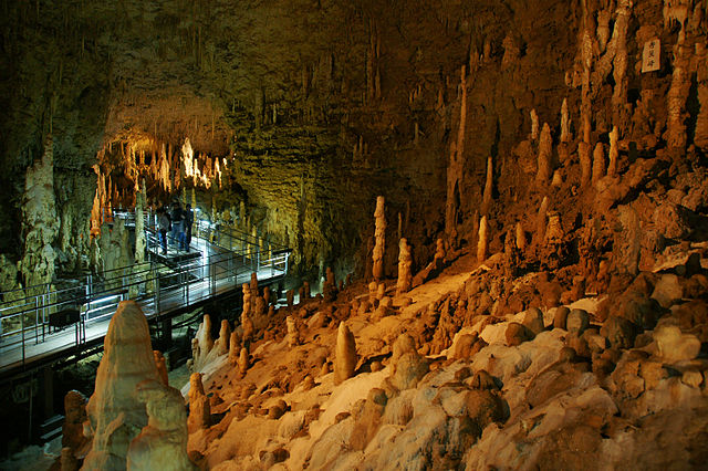 Rock formations in Gyokusendo Cave